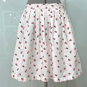 Zoe Paris white pleated full skirt